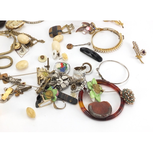 407 - Vintage and later costume jewellery including a Malachite bangle, ivory beads, an agate brooch, neck... 