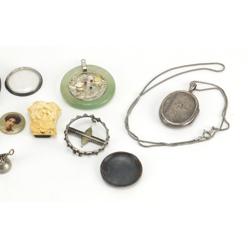 342 - Bag of objects including a Chinese jadeite pendant, silver locket, Rosary bead necklace and rings