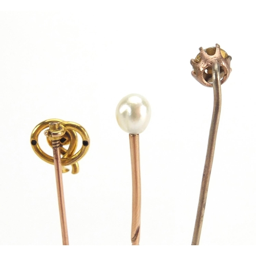 746 - Eight vintage gold and gold coloured metal tie pins including a cameo, horse shoe and pearl examples... 