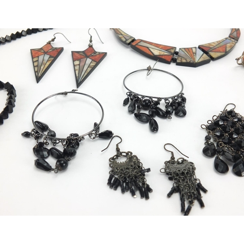 774 - Vintage jewellery including jet necklaces and earrings