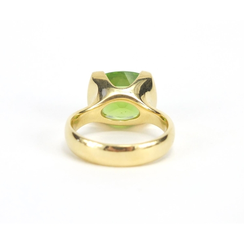 709 - 18ct gold Peridot ring with Rox valuation certificate, size O, approximate weight 11.0g