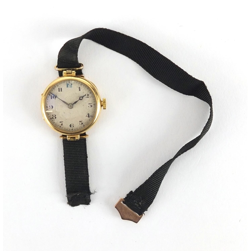 828 - Ladies 18ct gold wristwatch, numbered 835755 to the case, 2.2cm in diameter, approximate weight 13.5... 