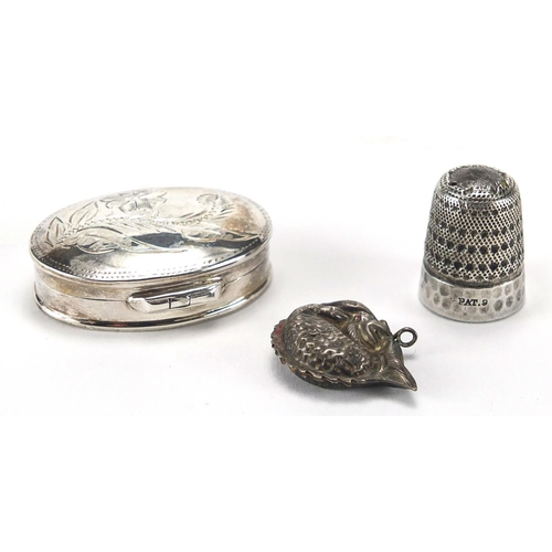 541 - Oval silver pill box with hinged lid, together with a silver coloured metal thimble and a fish penda... 