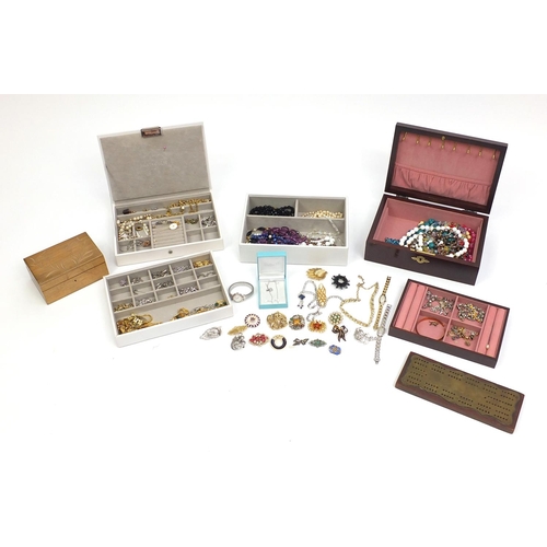 524 - Box of vintage and later costume jewellery including silver examples, necklaces, bracelets and earri... 