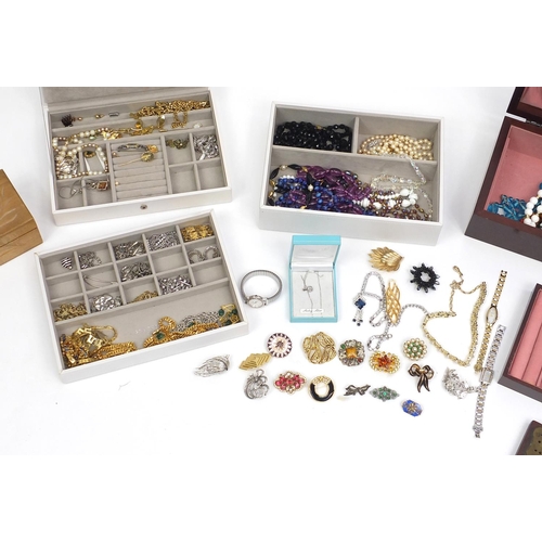 524 - Box of vintage and later costume jewellery including silver examples, necklaces, bracelets and earri... 