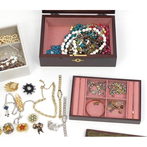 524 - Box of vintage and later costume jewellery including silver examples, necklaces, bracelets and earri... 