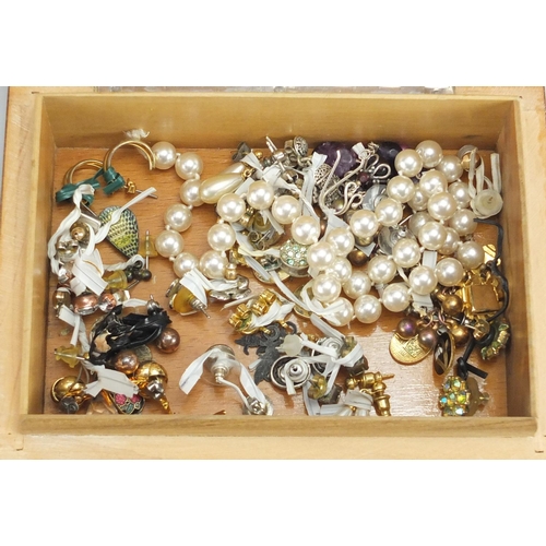 412 - Costume jewellery including ladies wristwatches, pearl and simulated pearl necklaces and earrings