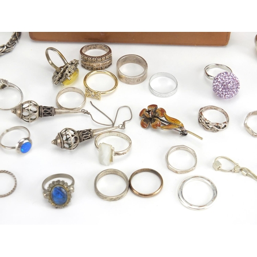 402 - Silver and white metal jewellery mostly rings and bracelets