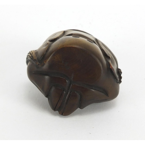 660 - Chinese carved wood Netsuke of a seated figure, 5.5cm high