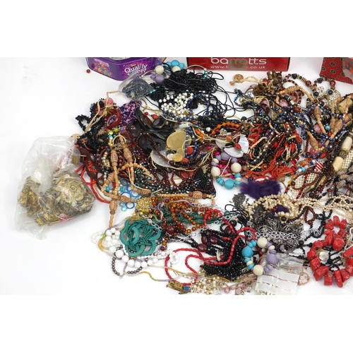 422 - Extensive selection of assorted costume jewellery, mostly necklaces and bracelets