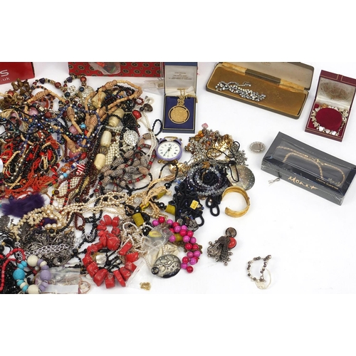 422 - Extensive selection of assorted costume jewellery, mostly necklaces and bracelets