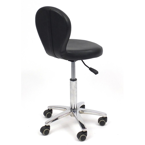 134 - Adjustable swivelling salon chair