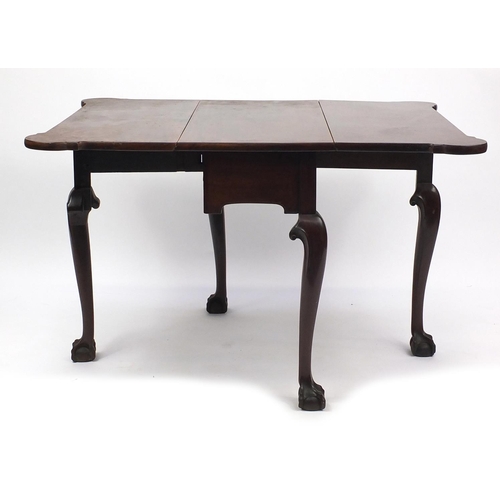 33 - Victorian mahogany Pembroke table with ball and claw feet, 71cm H x 1120cm W (extended) x 86cm D