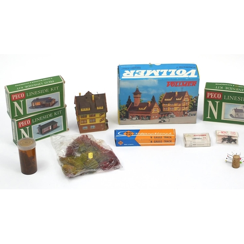 605 - N gauge model railway accessories including Peci and Volimer