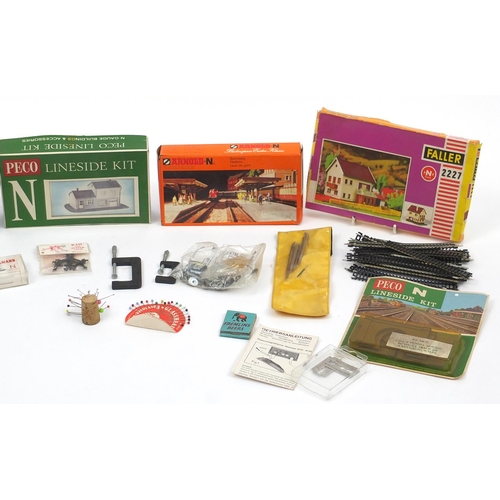 605 - N gauge model railway accessories including Peci and Volimer