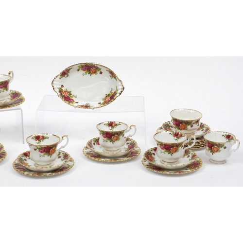 662 - Group of Royal Albert Old Country Rose tea cups, saucers and side plates