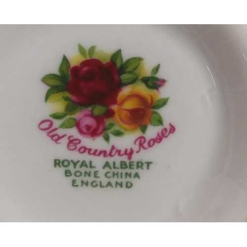 662 - Group of Royal Albert Old Country Rose tea cups, saucers and side plates