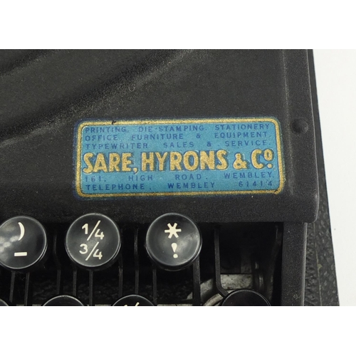 291A - Sare, Hyrons & Co Oliver typewriter with case