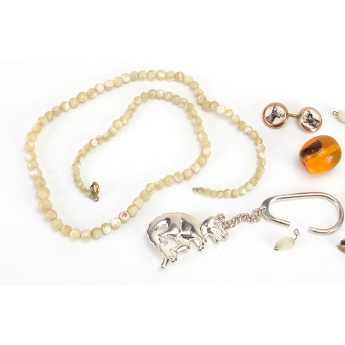 338 - Assorted jewellery including a 9ct gold belt buckle tie pin, Mother of Pearl necklace, an amber bead... 