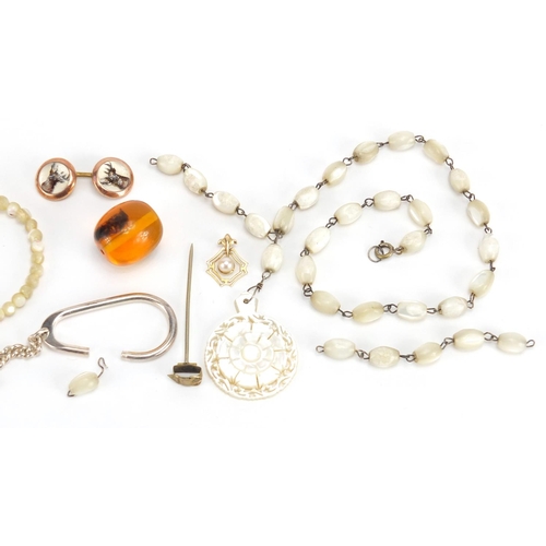 338 - Assorted jewellery including a 9ct gold belt buckle tie pin, Mother of Pearl necklace, an amber bead... 