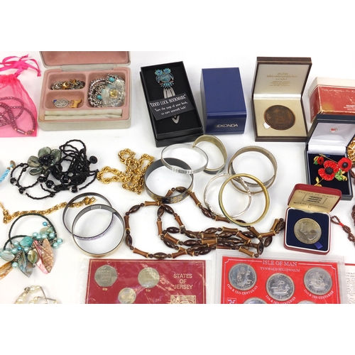 411 - Box of assorted costume jewellery including necklaces, as new wristwatches and bracelets, with a sel... 