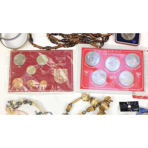 411 - Box of assorted costume jewellery including necklaces, as new wristwatches and bracelets, with a sel... 