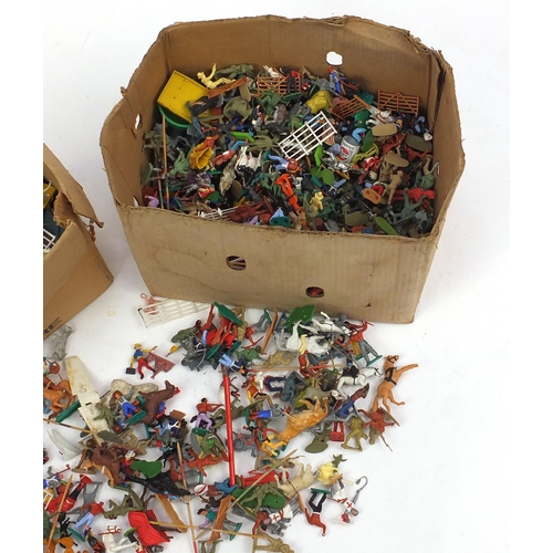 173 - Large collection of plastic soldiers and army figures, including some Britains