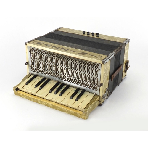 237 - Mazzini piano action accordion