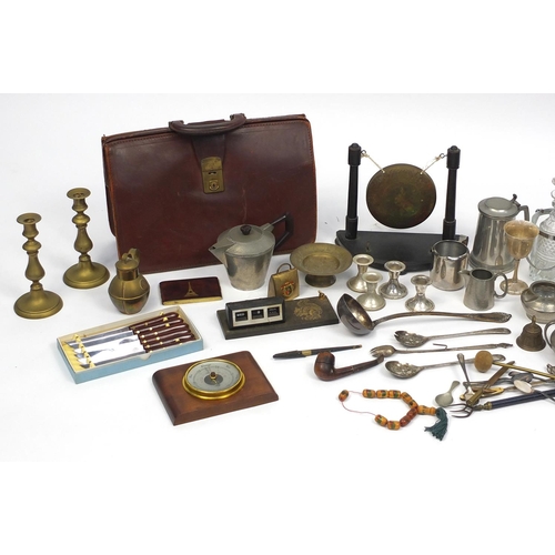 181 - Assorted metalware including canteen of cutlery, silver plated items, table gong, pewter and a vinta... 