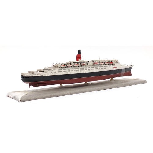 2193 - Queen Elizabeth II model boat, by the Danbury mint, 82cm wide