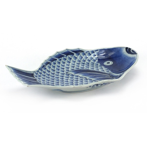 601 - Chinese blue and white porcelain fish plate, four figure character marks to the reverse, 37cm wide