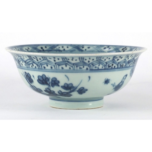 604 - Chinese blue and white porcelain bowl, hand painted with three friends, 16cm in diameter