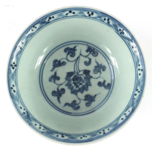 604 - Chinese blue and white porcelain bowl, hand painted with three friends, 16cm in diameter