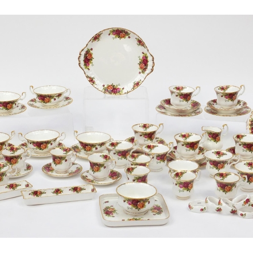 2063 - Royal Albert Old Country Roses dinner and teawares including dinner plates, cup and saucers etc