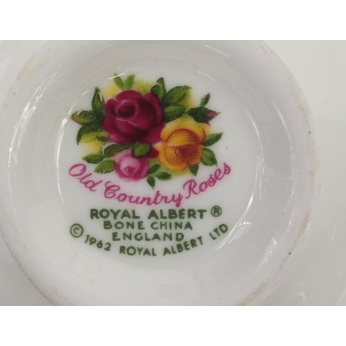 2063 - Royal Albert Old Country Roses dinner and teawares including dinner plates, cup and saucers etc