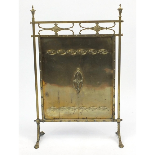 2030 - Brass fire screen with urn and c-scroll decoration, 82cm high