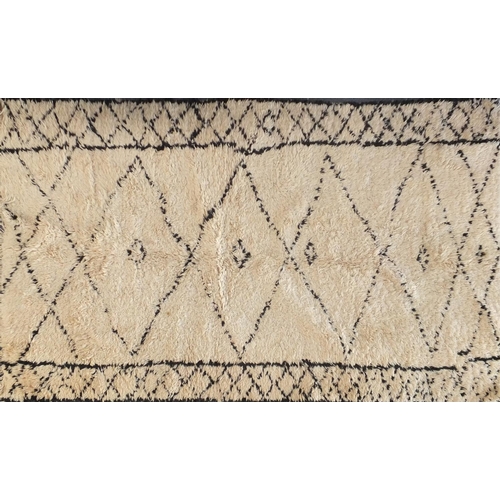 9 - Moroccan Berber rug, 240cm x 160cm