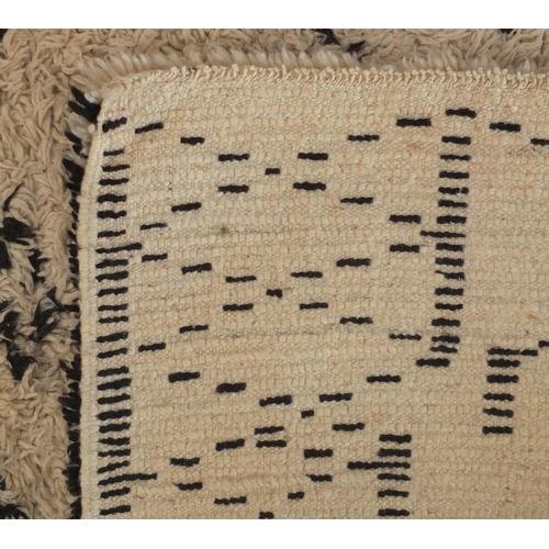9 - Moroccan Berber rug, 240cm x 160cm