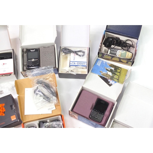 677 - Box of mobile phones including LG, Blackberry and Sony Ericsson