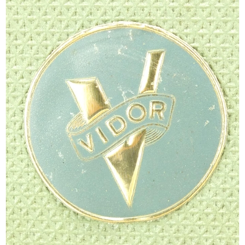 685 - Vintage Vidor radio