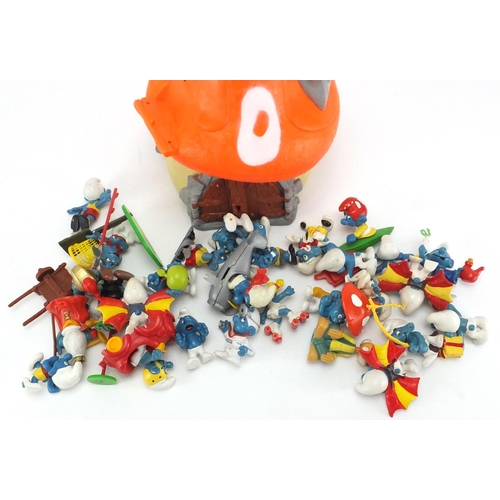 758 - Vintage toy Smurfs, some marked Popeyo to the bases