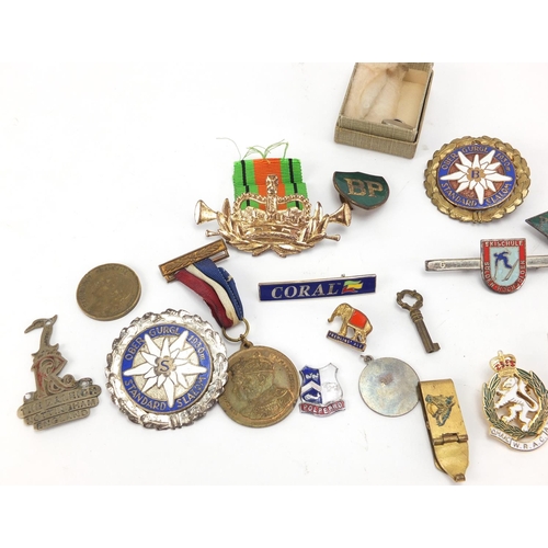 450 - Objects including commemorative medallions and enamelled badges