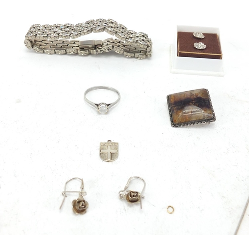 298 - Silver and white metal jewellery including necklaces, bracelets and brooches, approximate weight 100... 