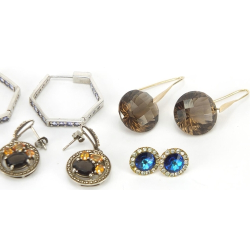 318 - Four pairs of silver earrings and a pair of gold coloured metal blue stone earrings, approximate wei... 