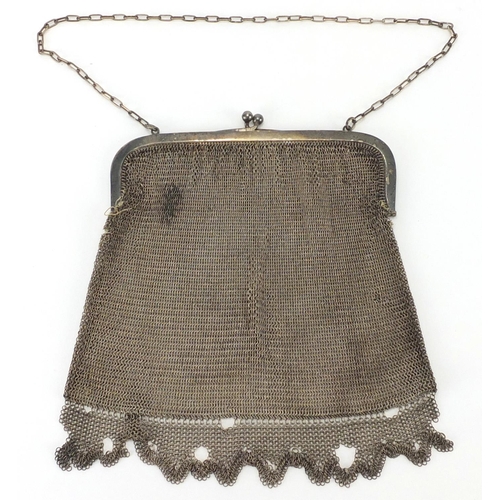 413 - Alpacca silver coloured metal chain link purse