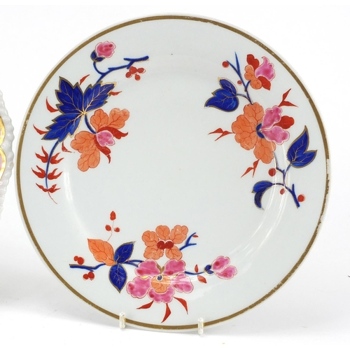 559 - Two Barr Flight Barr Worcester porcelain floral plates, together with a Worcester Barr Flight Barr s... 