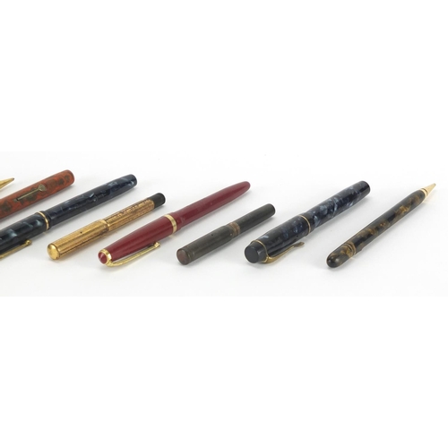 1 - Ten vintage fountain pens and propelling pencils including brown ripple Conway Stewart fountain pen ... 