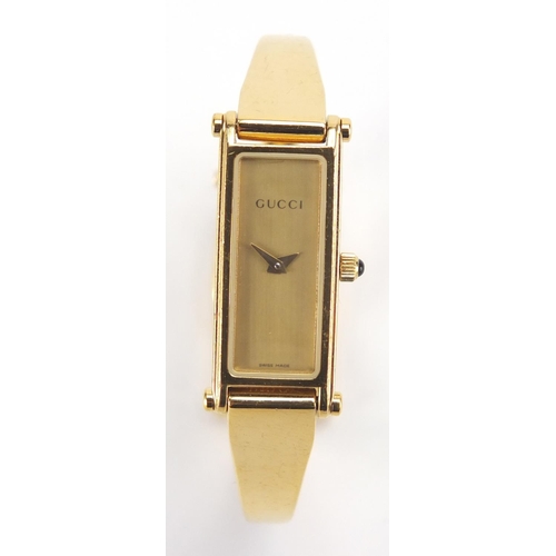 2722 - Ladies Gucci wristwatch, numbered 0882839 with cloth bag