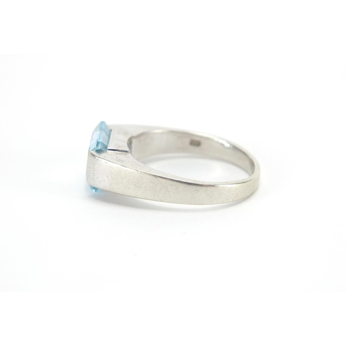 2660 - 9ct white gold blue stone ring, size P, approximate weight 6.8g