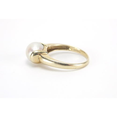 2588 - 9ct gold pearl ring, size O, approximate weight 3.6g